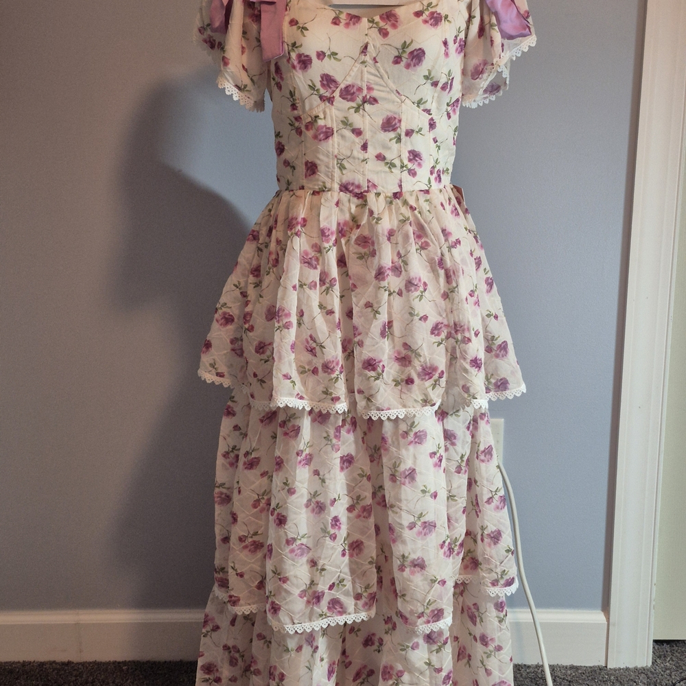 Brand New With Tags Ivy City CO Floral Pink and White Flowers. Size Small